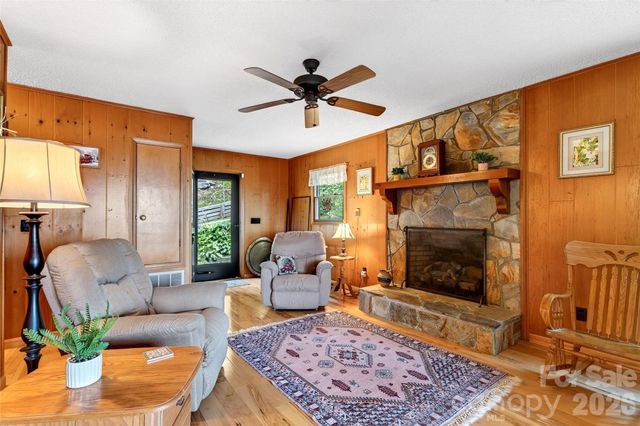 1347 Wipprecht Drive, Spruce Pine, NC 28777