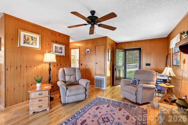 1347 Wipprecht Drive, Spruce Pine, NC 28777