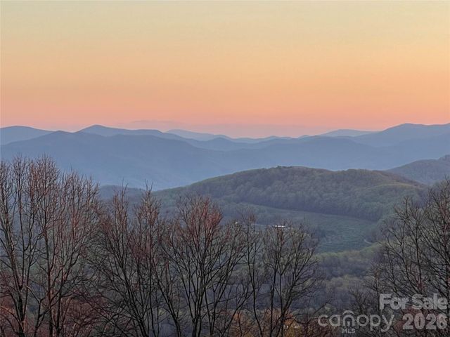 1347 Wipprecht Drive, Spruce Pine, NC 28777
