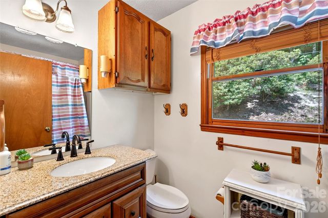 1347 Wipprecht Drive, Spruce Pine, NC 28777