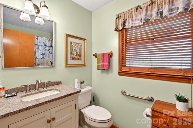 1347 Wipprecht Drive, Spruce Pine, NC 28777