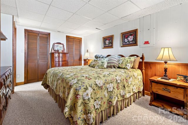 1347 Wipprecht Drive, Spruce Pine, NC 28777