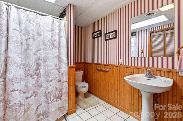 1347 Wipprecht Drive, Spruce Pine, NC 28777