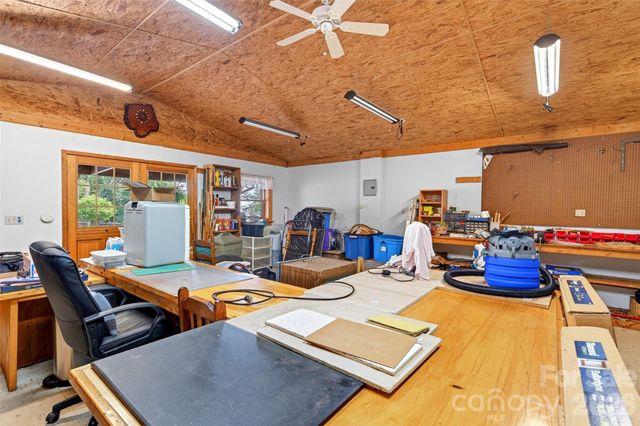 1347 Wipprecht Drive, Spruce Pine, NC 28777