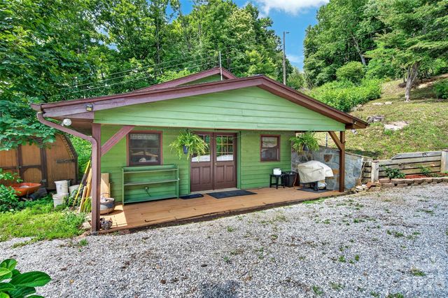 1347 Wipprecht Drive, Spruce Pine, NC 28777