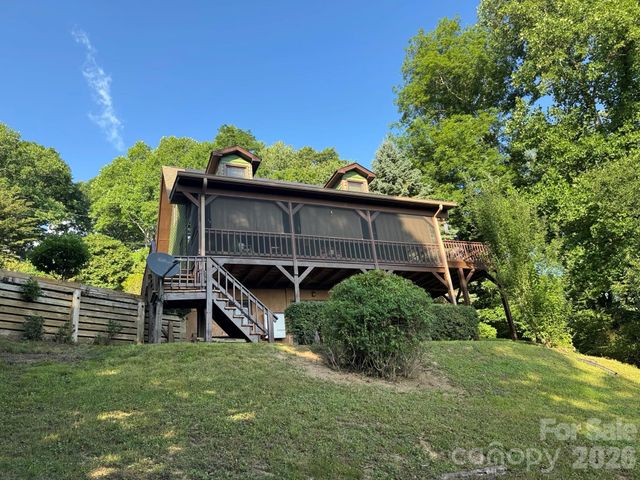 1347 Wipprecht Drive, Spruce Pine, NC 28777
