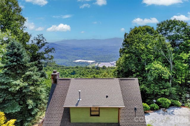 1347 Wipprecht Drive, Spruce Pine, NC 28777