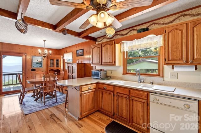 1347 Wipprecht Drive, Spruce Pine, NC 28777