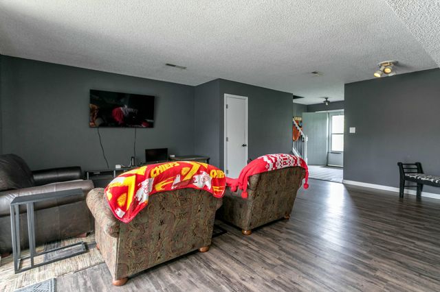 5600 E PINEHURST LN, Columbia, MO 65202