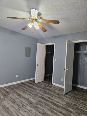 1257 Parkway Pl Apt G, Clarksville, TN 37042