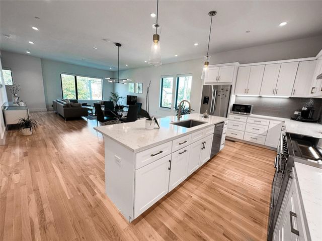 2633 Reagan Street 201, Dallas, TX 75219