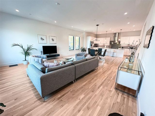 2633 Reagan Street 201, Dallas, TX 75219