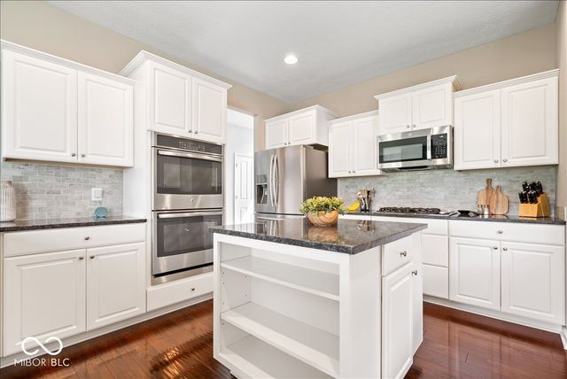 220 Dovetree Drive, Avon, IN 46122
