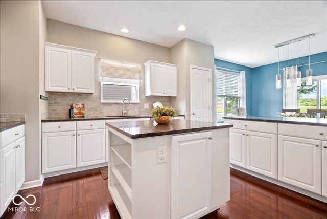 220 Dovetree Drive, Avon, IN 46122