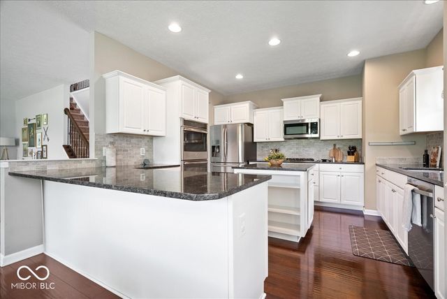 220 Dovetree Drive, Avon, IN 46122