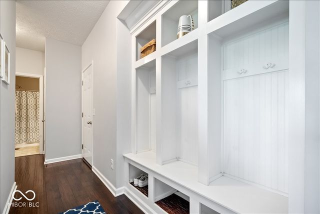 220 Dovetree Drive, Avon, IN 46122