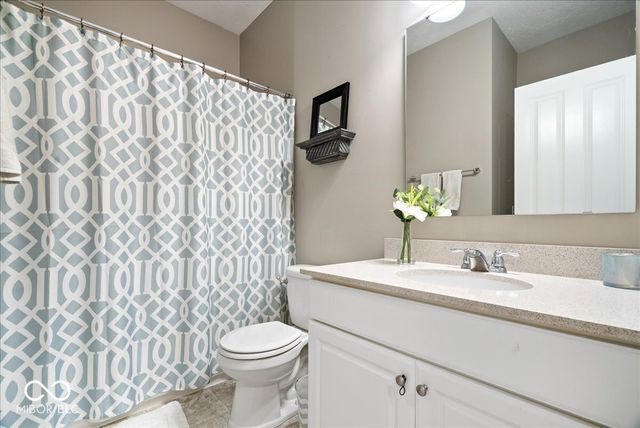 220 Dovetree Drive, Avon, IN 46122