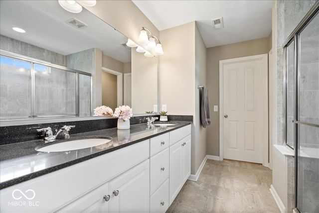 220 Dovetree Drive, Avon, IN 46122
