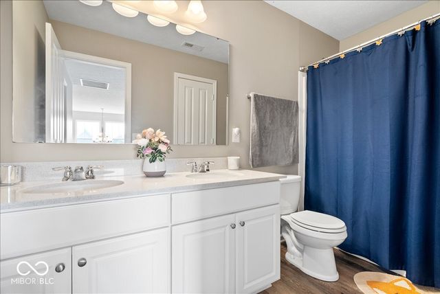 220 Dovetree Drive, Avon, IN 46122