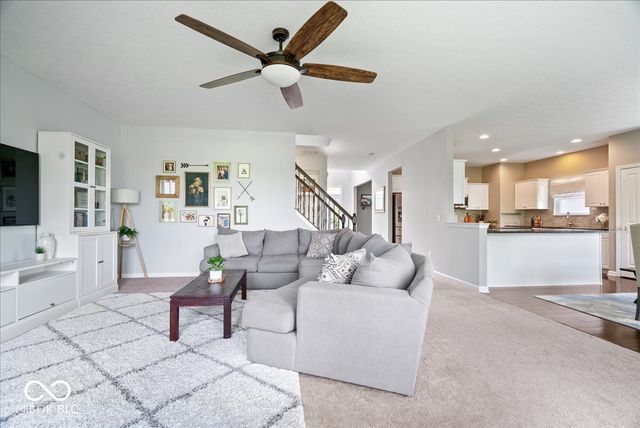 220 Dovetree Drive, Avon, IN 46122
