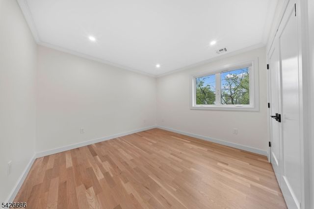 75 Katherine Ave, Clifton City, NJ 07012