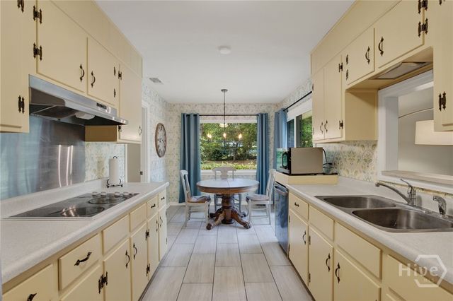 1908 Colonial Drive, Savannah, GA 31406