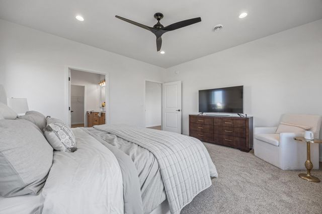 3636 Decorah Way S, Fargo, ND 58104