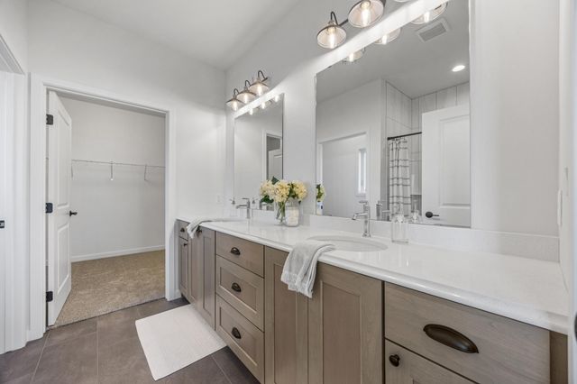 3636 Decorah Way S, Fargo, ND 58104