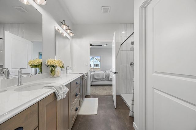 3636 Decorah Way S, Fargo, ND 58104