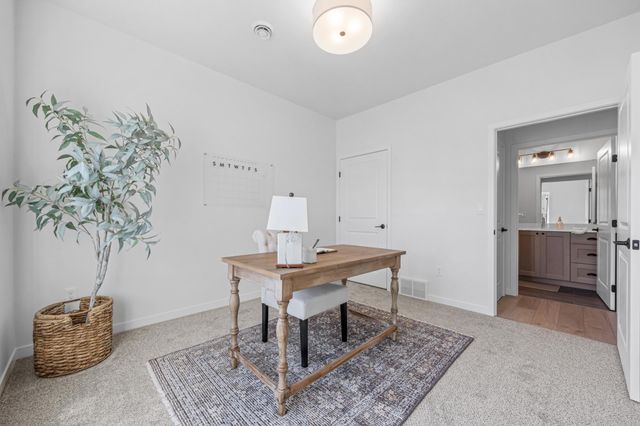 3636 Decorah Way S, Fargo, ND 58104