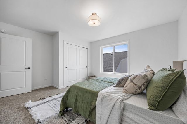 3636 Decorah Way S, Fargo, ND 58104