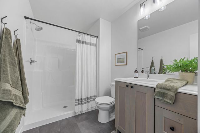 3636 Decorah Way S, Fargo, ND 58104