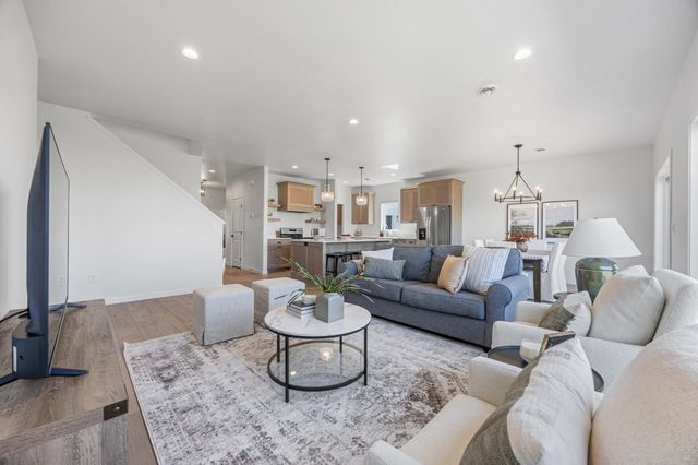 3636 Decorah Way S, Fargo, ND 58104