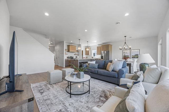 3636 Decorah Way S, Fargo, ND 58104