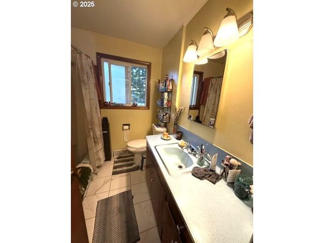 33719 HIGHWAY 101 BUS, Warrenton, OR 97146