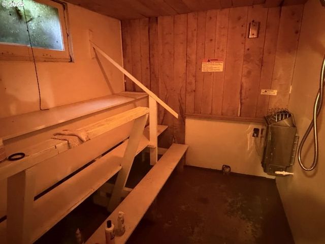 33719 HIGHWAY 101 BUS, Warrenton, OR 97146