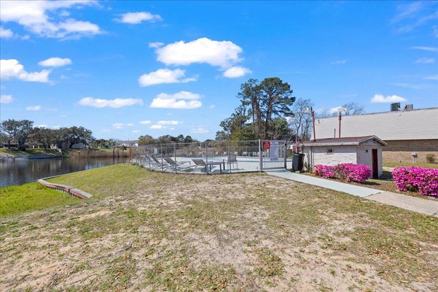 210 Pelham Road 204B, Fort Walton Beach, FL 32547