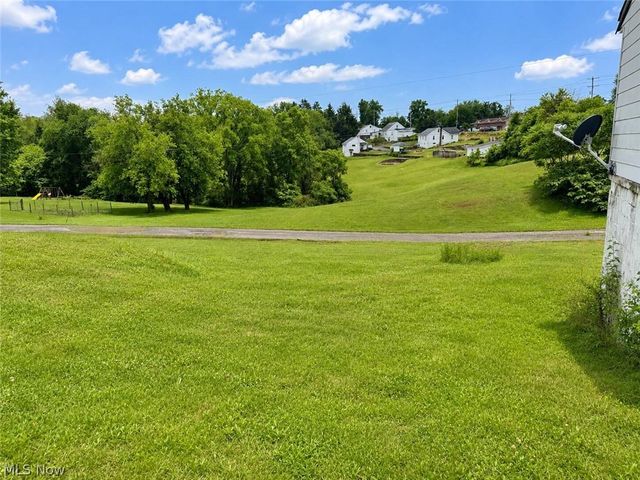 2724 Eldersville Road, Follansbee, WV 26037