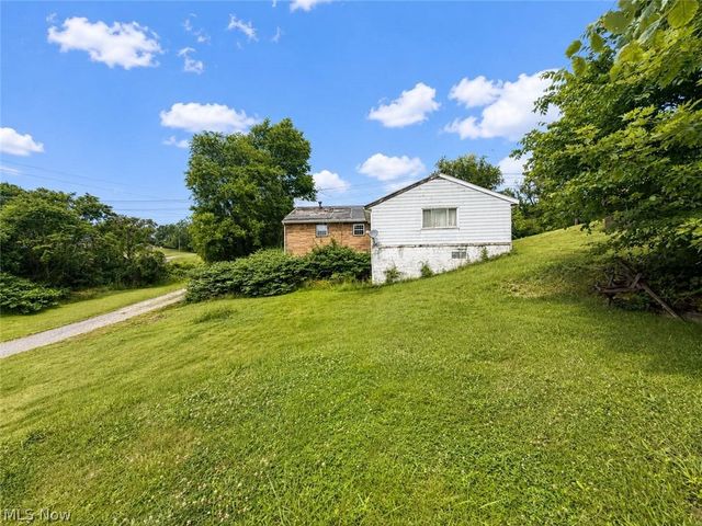 2724 Eldersville Road, Follansbee, WV 26037