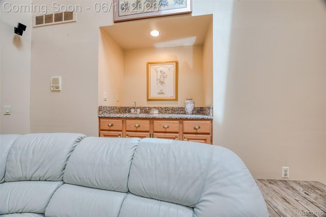 29342 Strathmore Drive, Farmington Hills, MI 48331