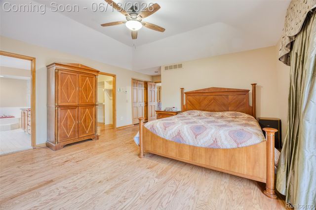 29342 Strathmore Drive, Farmington Hills, MI 48331