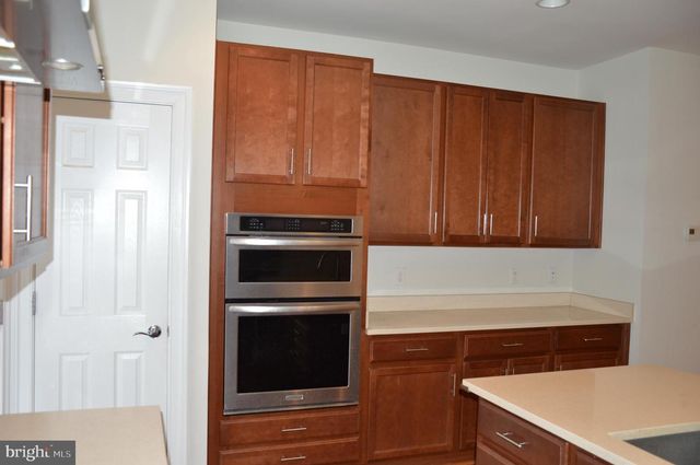 3059 WATERLOO LN, Fairfax, VA 22031