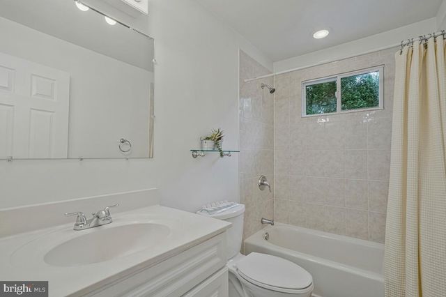 7318 POPLAR CT, Falls Church, VA 22042