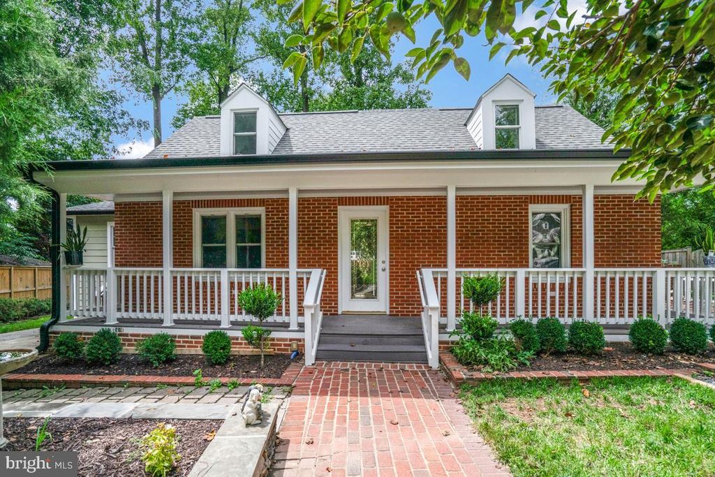 7318 POPLAR CT, Falls Church, VA 22042
