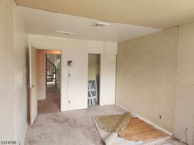 14 Trenton Pl, Newton Town, NJ 07860