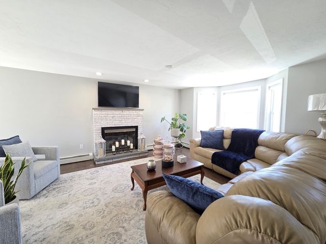 27 Middlesex Ave, Worcester, MA 01604