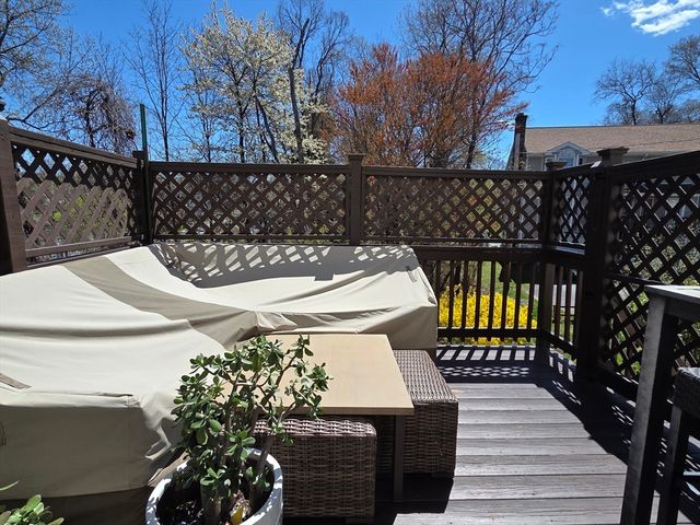 27 Middlesex Ave, Worcester, MA 01604