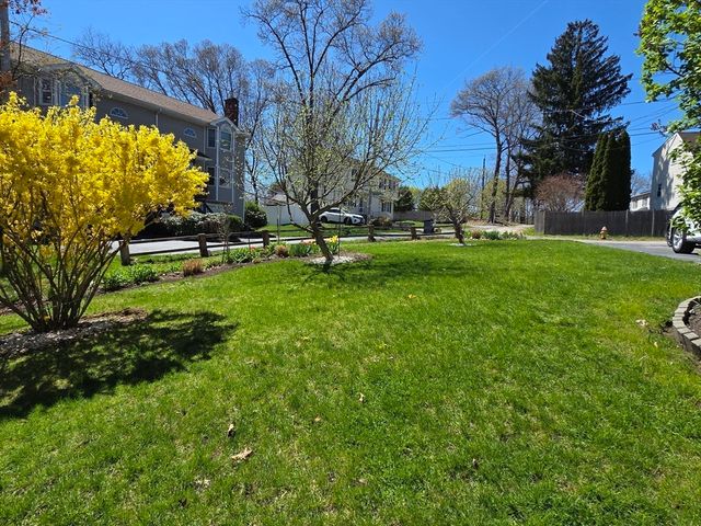 27 Middlesex Ave, Worcester, MA 01604