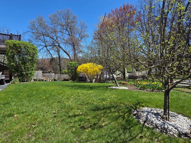 27 Middlesex Ave, Worcester, MA 01604