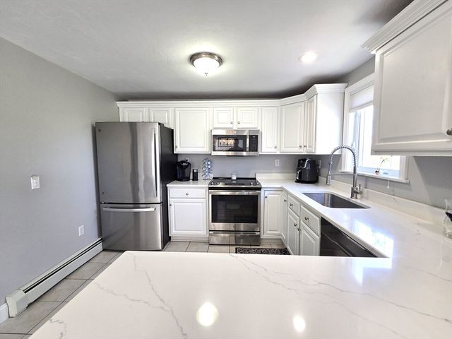 27 Middlesex Ave, Worcester, MA 01604